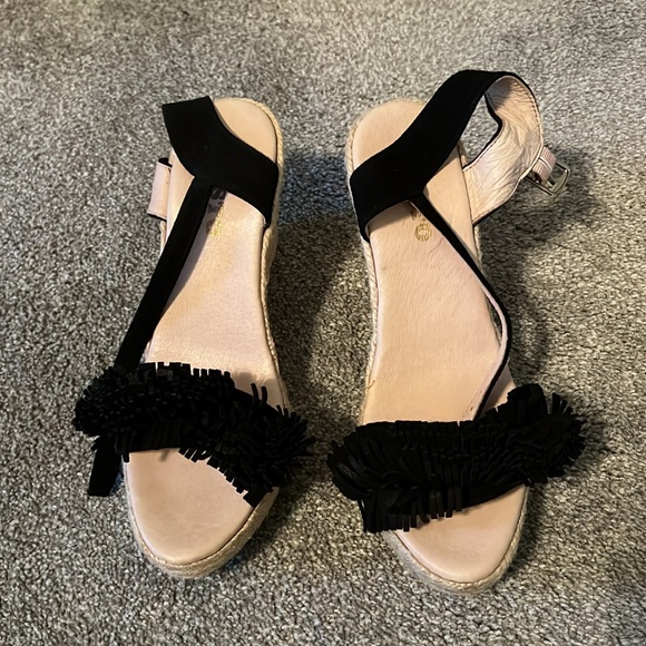 Never worn Cute and fun black espadrille wedges - Picture 2 of 4